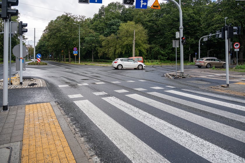 Skrzyżowanie alei Wielkiej Wyspy z ulicą Mickiewicza i aleją Paderewskiego